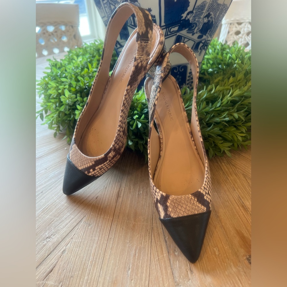 Classic snake print cap toe spectator pump